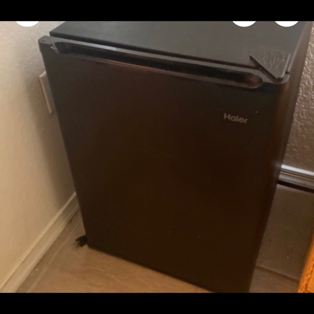 Please buy taking up space almost brand new 25$